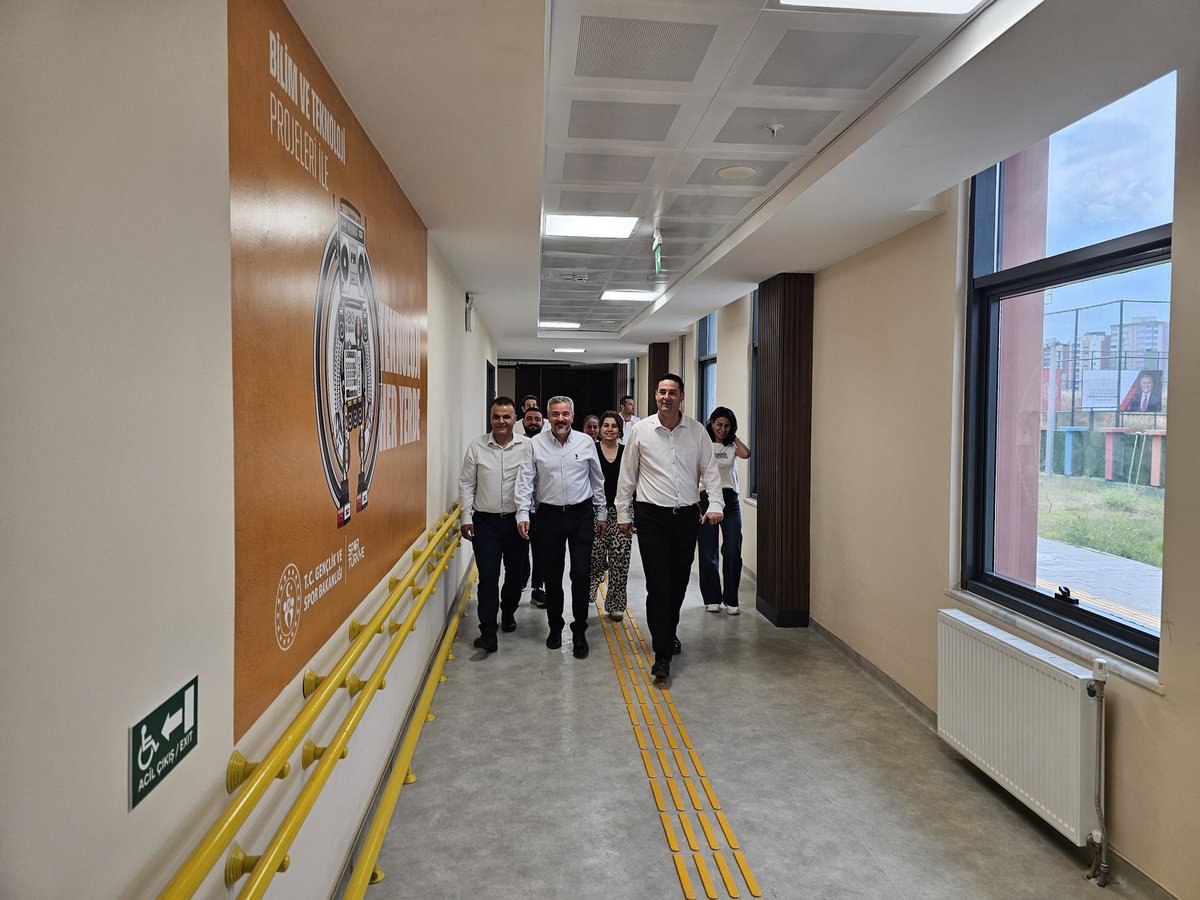 Kaymakamımız Turgay Gülenç, kurum ziyaretleri kapsamında, İlçemizde faaliyet gösteren Türkiye'nin ilk engelsiz merkezi olan Mersin Engelsiz Gençlik Merkezi'ni ziyaret ederek kurum yetkilerinden bilgi aldı.