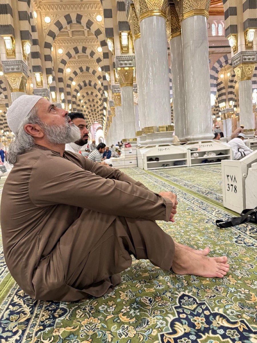 𝐒𝐡𝐚𝐡𝐳𝐚𝐢𝐛 𝐍𝐚𝐮𝐬𝐡𝐚𝐡𝐢 (@shahzaibnoshahi) on Twitter photo عمران ریاض خان <a href="/ImranRiazKhan/">Imran Khan</a> کی جتنی بھی تصاویر مکہ مدینہ سے آ رہی ہیں، فوٹو ایڈیٹر صاحب نوٹ فرما لیں کہ حج کے دوران مکہ مدینہ میں اتنی خلوت نہیں ہوتی، براہ کرم بندے ودھا لو عمران ریاض خان <a href="/ImranRiazKhan/">Imran Khan</a> کی جتنی بھی تصاویر مکہ مدینہ سے آ رہی ہیں، فوٹو ایڈیٹر صاحب نوٹ فرما لیں کہ حج کے دوران مکہ مدینہ میں اتنی خلوت نہیں ہوتی، براہ کرم بندے ودھا لو