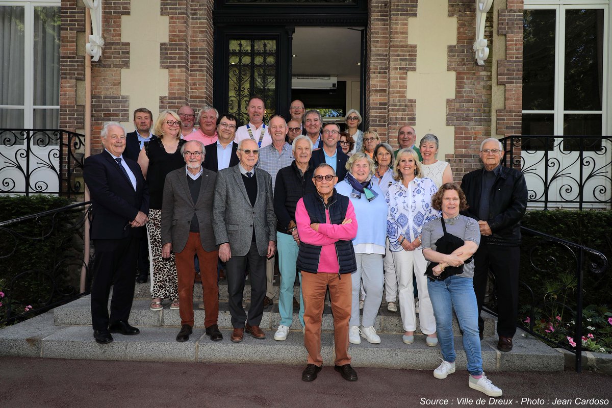 Il y a 50 ans naissait une belle amitié entre les clubs 41 de #Dreux et de Windsor, désormais unis par un #jumelage. Un demi-siècle plus tard, la Ville de Dreux a tenu à célébrer cet anniversaire symbolique par une réception officielle.
➡️ dreux.com/actualites/clu…