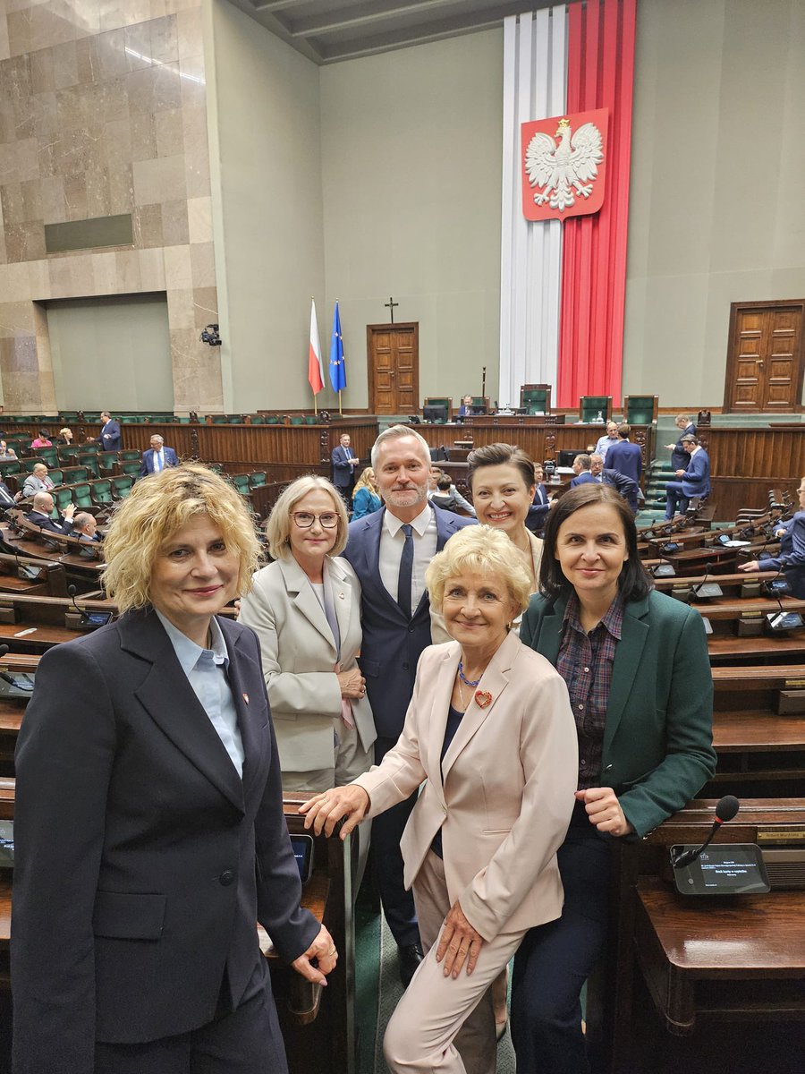 WalesaJL's tweet photo. Nie składamy broni. Jeszcze będzie pięknie! 😉 https://t.co/cJRyXLJQ8P