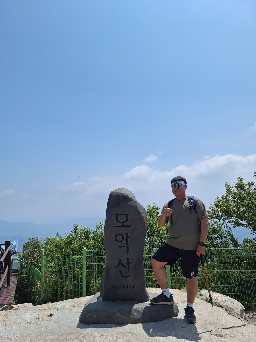yuho0705's tweet photo. 오랜만에 등산!
(아저씨 아닙니다) https://t.co/ZESdyHMQBz