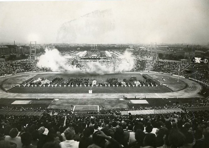 FISU's tweet image. #FISURetro ๐บ 60 years ago Budapest ๐ญ๐บ hosted the summer FISU Games.
Take a trip back through 60 years of Universiade history. The seventh stop on the FISU history tour takes us to the banks of the Danube River for the Budapest 1965 Summer Universiade.
Building on the successโฆ