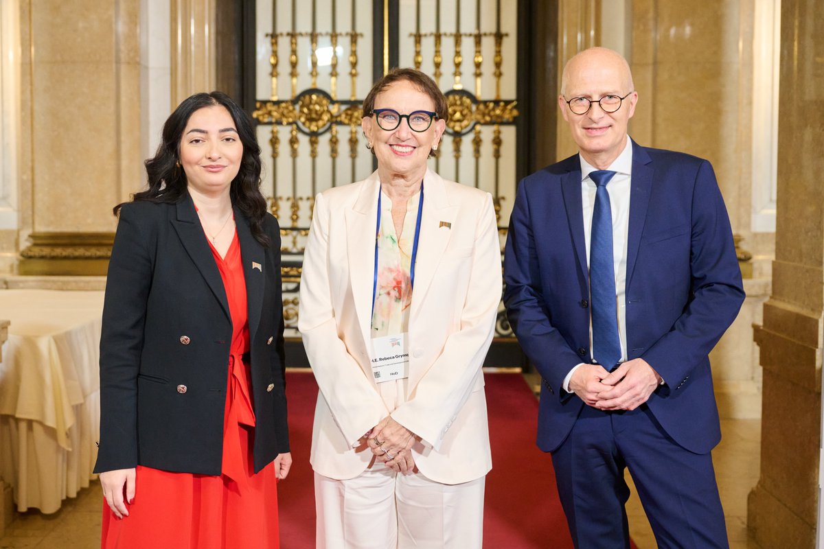 In times of rising geopolitical tension, how can we rebuild trust and promote fairer trade?

At the Hamburg Sustainability Conference #HSC25, I highlighted we must: 👇🏼