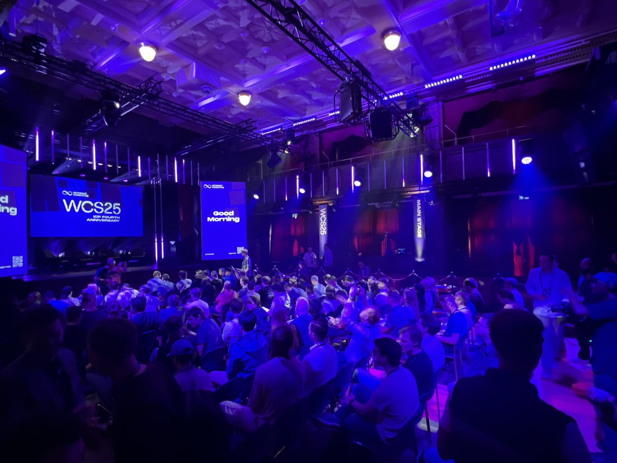 shillgatesy's tweet image. Packed house at @dfinity #WORLDCOMPUTERSUMMIT 

LFG!