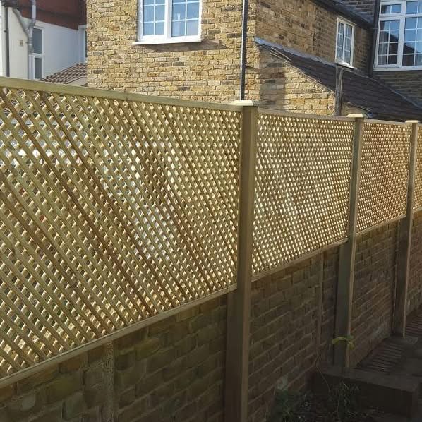 lemonfencing's tweet image. A wide range of trellis and lattice to choose from! Come in to our Rochford store or contact us to place your orders or get a quote on 01702965620 / 615333. #LemonFencing #Trellis #Lattice #Screening #Southend #Essex