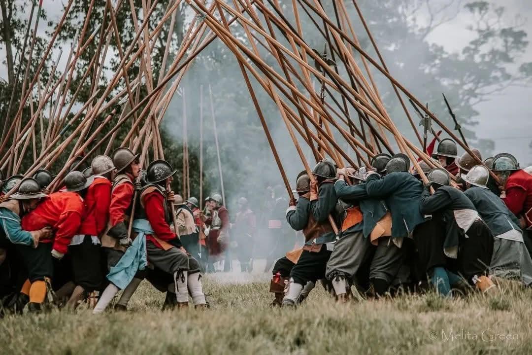 saye_and_seles's tweet photo. It's a bit late, but we had another great muster at Lamport Hall 🥁
#lamporthall #pikemen #Drummers
#thesealedknot #civilwar #reenactment https://t.co/fL4LtFzUuO