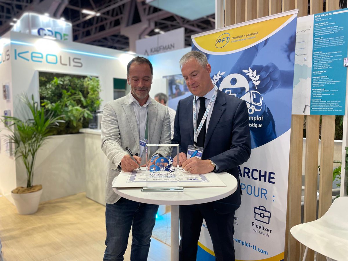 KeolisIDF's tweet photo. 🚀 Signature entre @groupekeolis et @AFT_TL pour l'engagement ambassadeur de l'emploi. Objectifs : renforcer l'attractivité des métiers du transport et de la logistique.
Merci à Thomas Huguen, Géraldine Feriaut et @YouennDupuis
#engagement #keolisIDF #AMIF https://t.co/pH1XdpdNc9