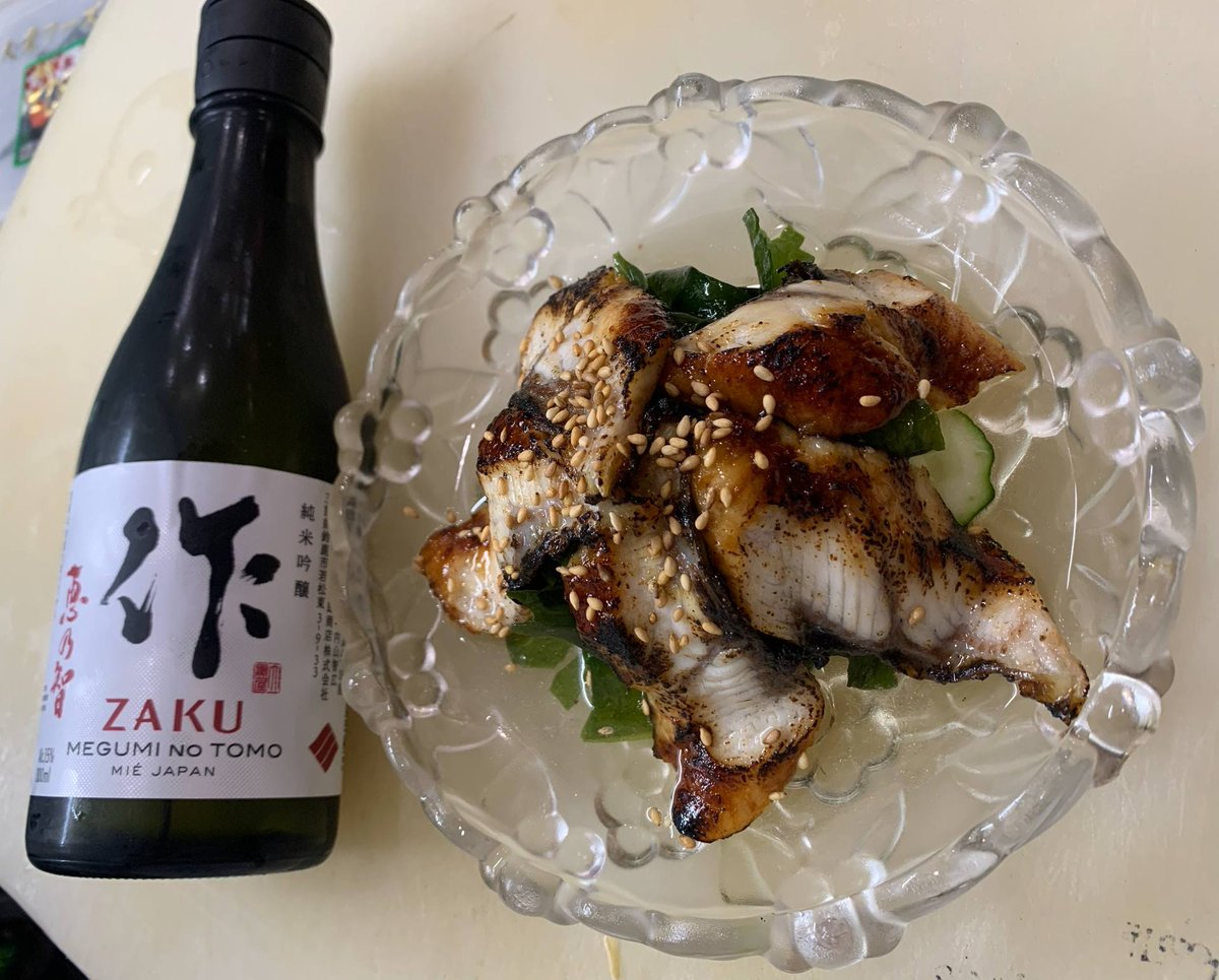 📷アジなめろう:
新鮮なアジを丁寧に叩いて味噌と薬味で仕上げた伝統の逸品！とろけるような食感とコクのある味わいがクセになる、海苔に包んで一口…口の中に広がる旨味をご堪能ください。

📷うざく:
さっぱりとした酢の味で、脂ののったうなぎを爽やかに楽しめる。冷酒やビールとの相性も抜群です!