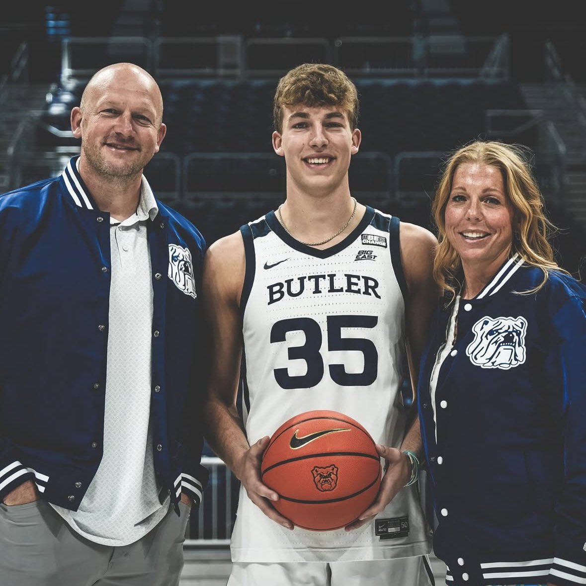 Butler Basketball Guru (@butlerguru) on Twitter photo 🚨UPCOMING <a href="/BulldogBarkPod/">The Bulldog Bark Podcast</a> EPISODE ALERT🚨
New Butler Bulldog, Bryson Cardinal (<a href="/BrysonCardinal5/">Bryson Cardinal</a>), will be hopping on The Butler Bulldog Podcast tonight (6/3)!
If you have any questions for Bryson, feel free to comment below or DM me! #DawgsOnly 🚨UPCOMING <a href="/BulldogBarkPod/">The Bulldog Bark Podcast</a> EPISODE ALERT🚨
New Butler Bulldog, Bryson Cardinal (<a href="/BrysonCardinal5/">Bryson Cardinal</a>), will be hopping on The Butler Bulldog Podcast tonight (6/3)!
If you have any questions for Bryson, feel free to comment below or DM me! #DawgsOnly