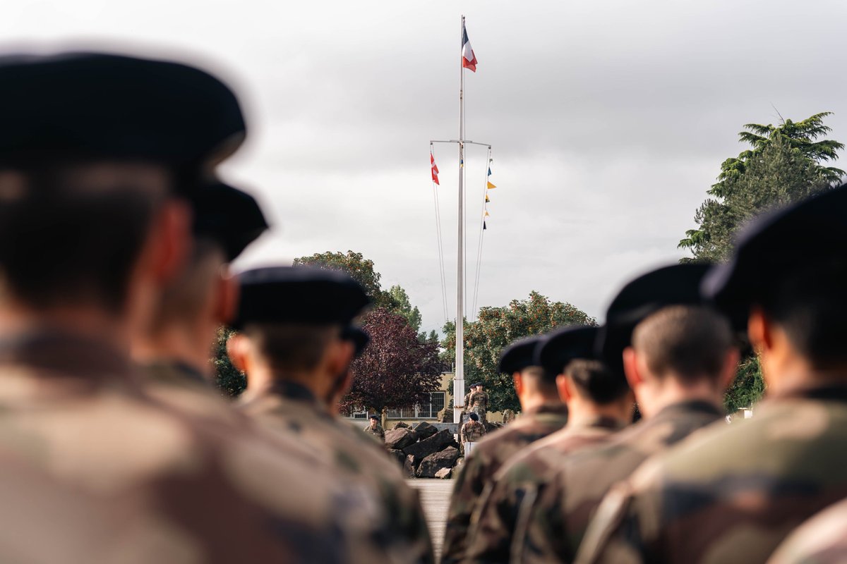 13eBCA's tweet image. Visite du Général CATAR, commandant la @27bim, au bataillon.
Un moment d’échange avec les jeunes en formation.
