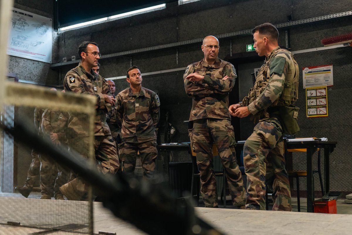 13eBCA's tweet image. Visite du Général CATAR, commandant la @27bim, au bataillon.
Un moment d’échange avec les jeunes en formation.