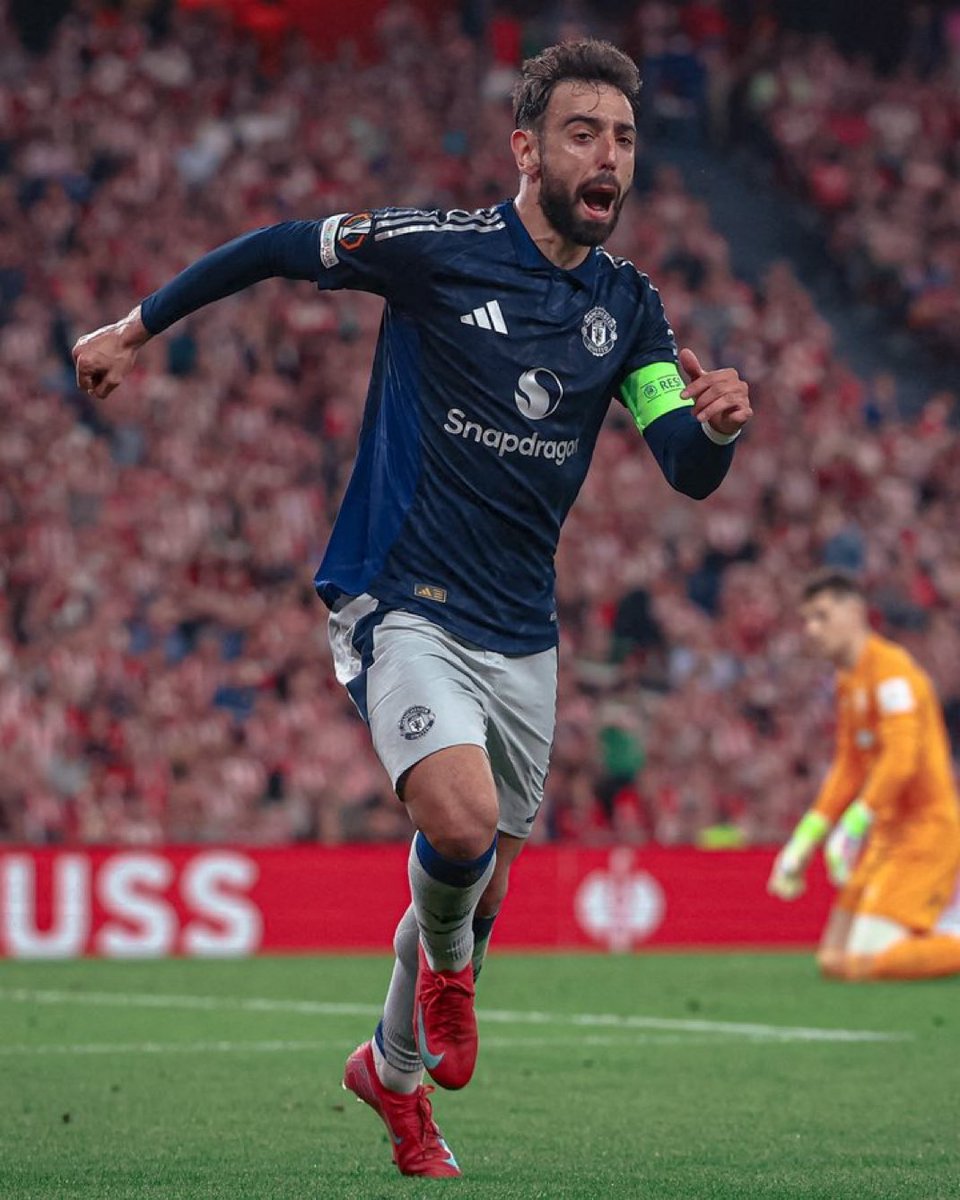 utdfocusid's tweet photo. 🚨BREAKING: Bruno Fernandes telah MENOLAK proposal penawaran dari Al Hilal. 🇸🇦

Terlepas dari tawaran kontrak yang gila dari klub Liga Pro Saudi tsb, Bruno Fernandes ingin terus bermain di Eropa. Kapten Man United ingin bermain di level teratas Eropa dan keputusan telah dibuat.

Bruno is here to STAY! ❤️🙌🏻

#utdfocusid | @FabrizioRomano