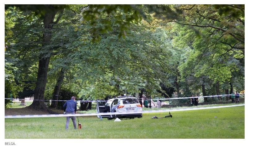 12 ans... Quelle tragédie...
Hier soir un jeune de 12 ans est décédé après avoir été percuté par une voiture la police à Ganshoren. 
Mes pensées vont évidemment à sa famille et à ses proches dans cette épreuve
Toutes les réponses devront être fournies concernant les circonstances