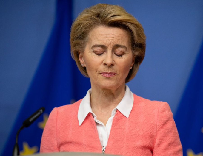 Ursula von der Leyen is today one of the most contested faces of the European elite. Not directly elected by the people, in recent years she has embodied **a technocratic and highly ideological agenda**, based on forced green transition, rigid Atlanticist obedience and a
