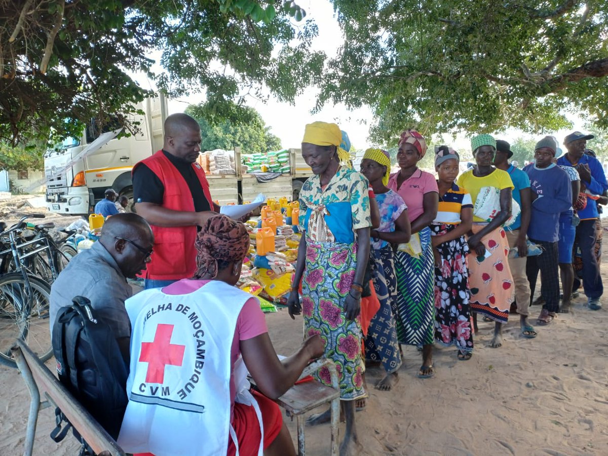 Cruz Vermelha de Moçambique - CVM (@red_cross_moz) on Twitter photo A CVM e a <a href="/IFRCAfrica/">IFRC Africa</a> estão a apoiar 800 famílias com assistência alimentar em Machaze e Tambara, Manica.
Vouchers RedRose garantiram arroz, milho, feijão, óleo, açúcar e sal.
O projecto decorre também em Gaza, Inhambane e Tete. #Mocambique
linkedin.com/feed/update/ur… A CVM e a <a href="/IFRCAfrica/">IFRC Africa</a> estão a apoiar 800 famílias com assistência alimentar em Machaze e Tambara, Manica.
Vouchers RedRose garantiram arroz, milho, feijão, óleo, açúcar e sal.
O projecto decorre também em Gaza, Inhambane e Tete. #Mocambique
linkedin.com/feed/update/ur…