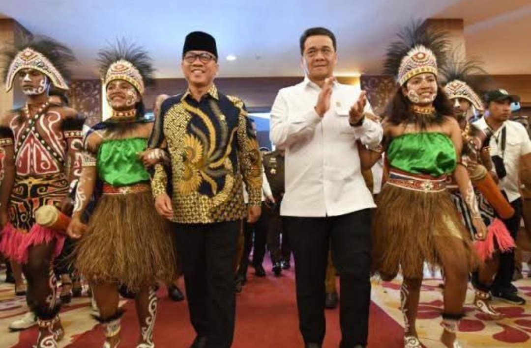 Adi Sholikhatin (@sukoyo_adi) on Twitter photo #KopdesHadirdiPapua
Menteri desa dan wamendes hadir mengawal pendirian koperasi desa merah putih di tanah Papua
#KopdesHadirdiPapua
<a href="/prabowo/">Prabowo Subianto</a>
<a href="/YandriSusanto27/">Yandri Susanto</a>
<a href="/ArizaPatria/">Ariza Patria</a>
<a href="/taufikmadjid71/">IG : taufik.madjid</a>
<a href="/kemendespdt/">#BangunDesaBangunIndonesia</a>
<a href="/bpsdmkemendesa/">Bpsdm Kemendesa</a>
<a href="/desapenusantara/">desapesonanusantara</a>
<a href="/ululazmishona/">ulul azmi shona</a>
<a href="/Muhimhagi1/">Muhimmudin352316</a> #KopdesHadirdiPapua
Menteri desa dan wamendes hadir mengawal pendirian koperasi desa merah putih di tanah Papua
#KopdesHadirdiPapua
<a href="/prabowo/">Prabowo Subianto</a>
<a href="/YandriSusanto27/">Yandri Susanto</a>
<a href="/ArizaPatria/">Ariza Patria</a>
<a href="/taufikmadjid71/">IG : taufik.madjid</a>
<a href="/kemendespdt/">#BangunDesaBangunIndonesia</a>
<a href="/bpsdmkemendesa/">Bpsdm Kemendesa</a>
<a href="/desapenusantara/">desapesonanusantara</a>
<a href="/ululazmishona/">ulul azmi shona</a>
<a href="/Muhimhagi1/">Muhimmudin352316</a>