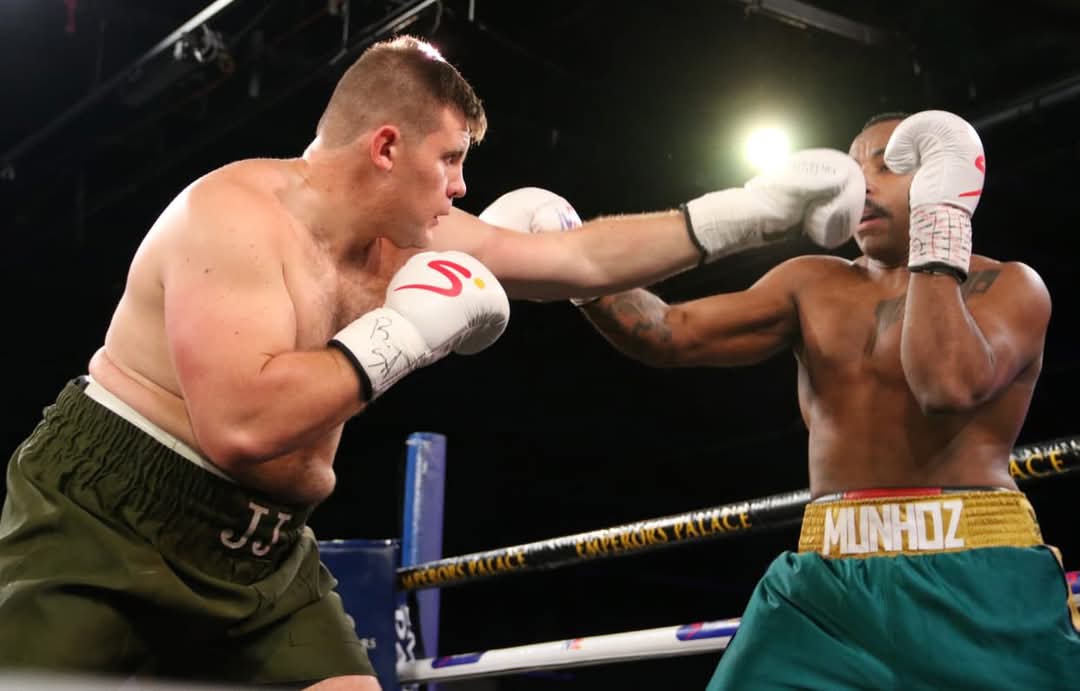 BoxingsaR's tweet image. 🥊 Weekend Wrap

👑 Koopman suffers first career loss as Lima retains IBO title with a 9th-round TKO
🔥 Kuse bounces back from early knockdown to win via UD - WBC eliminator next!
💥 Wins for Sogcwayi &amp;amp; Promnick
🤝 Draws: Rossouw vs Amavila, Alberts vs Munhoz

🥊🇿🇦