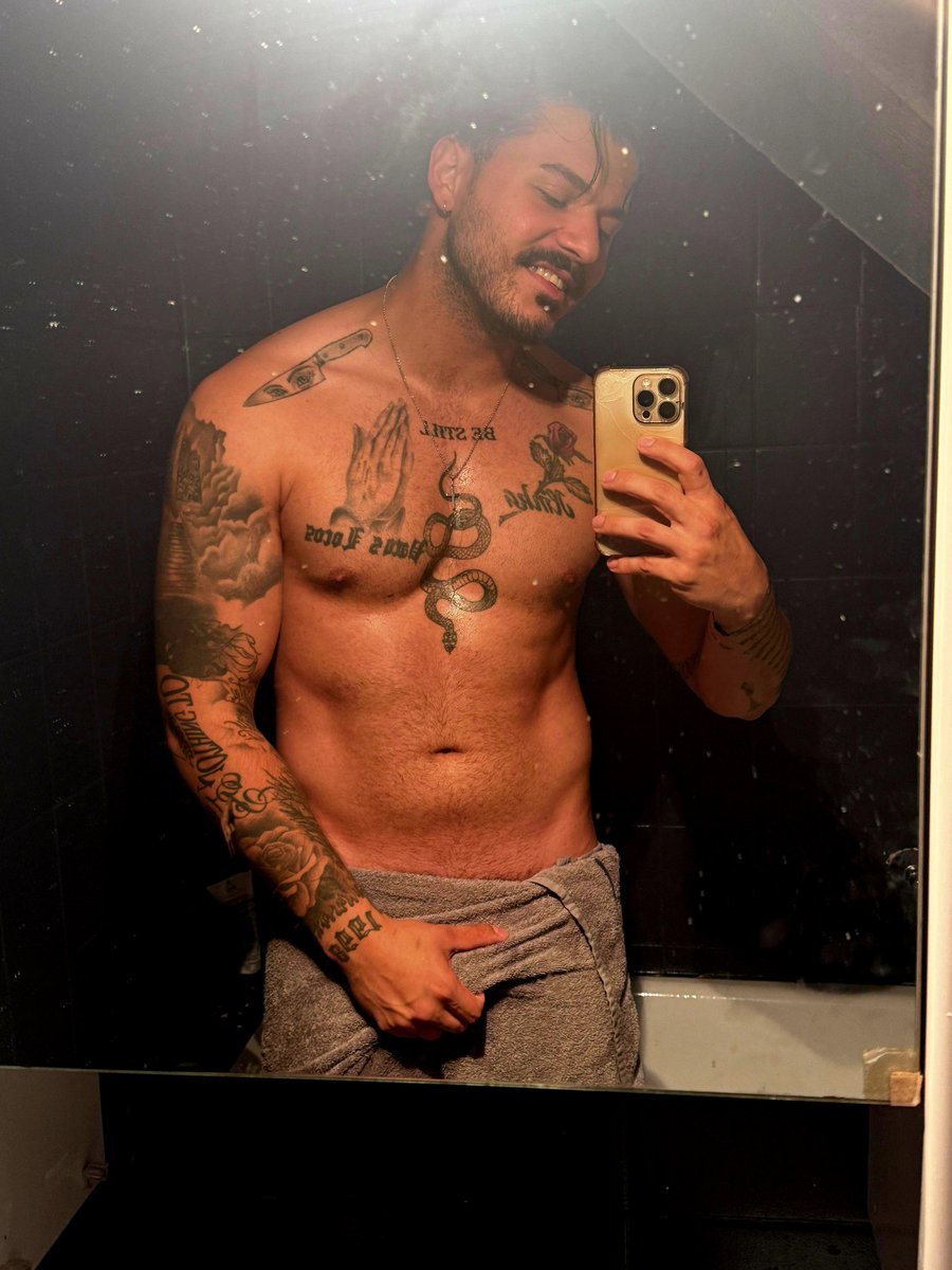 CroalphaIvan's tweet photo. Which of you pathetic losers will mY huge cashcock empty today? 🤑 https://t.co/8qjQRHMWfP