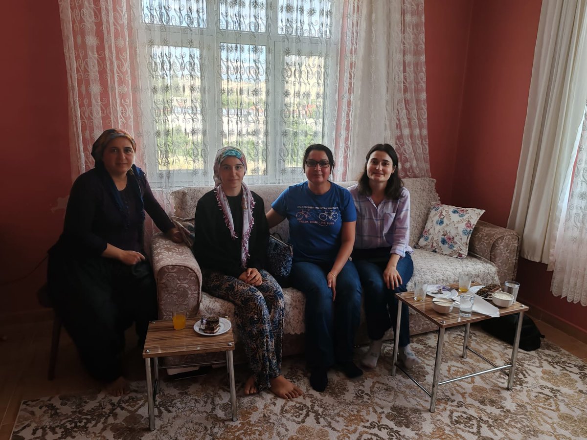 Ziyaretlerimiz Devam Ediyor...

11. sınıf öğrencilerimizin YKS sürecine destek olmak amacıyla başladığımız ev ziyaretleri tüm hızıyla sürüyor. Bugün de Okul Rehber Öğretmenimiz Gözde Özkan, Sınıf Rehber Öğretmenlerimiz Banu Takın ve Özkan Bilget, farklı öğrencilerimizi evlerinde