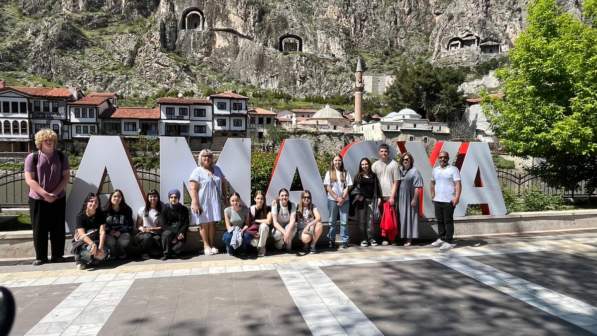 Letonya Proje Ortaklarımız Amasya BİLSEM’de
Farklı AB ülkeleriyle yürüttüğümüz proje ortaklıkları çalışmalarımız Letonya ile devam ediyor. 05-11 Mayıs 2025 tarihlerinde Letonya Rujiena Secondary okulundan, Amasya 6 öğrenci ve 2 öğretmen ile BİLSEM de .