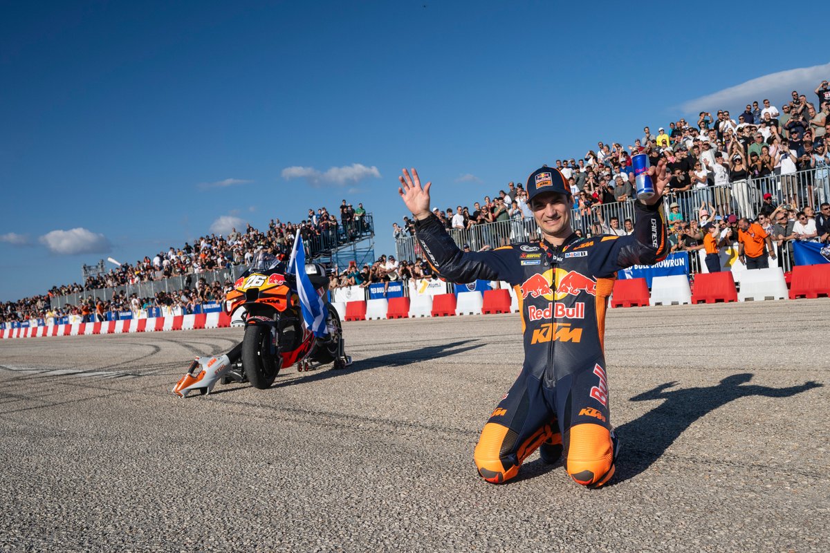 Unforgettable moments in Athens at the Red Bull Showrun 🤩 

Thank you Greece, you have a new fan <a href="/26_DaniPedrosa/">Dani Pedrosa</a> 🇬🇷

#KTM #ReadyToRace