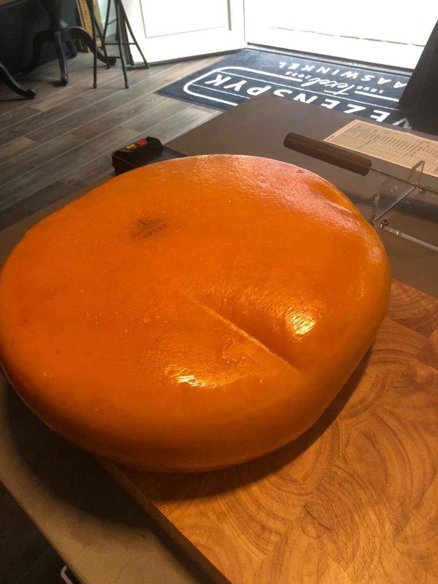 Zo ziet een #vergeten kaas eruit. #warmte #deuk Zonde!