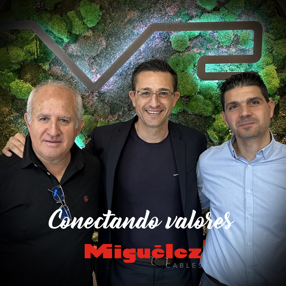 Es satisfactorio saber que somos parte del camino que muchas empresas recorren para transformar el #futuro energético. Juntos, conectamos no solo redes, sino también valores: #innovación , compromiso y #sostenibilidad ⚡🌱
.
Hoy compartimos ese momento con #AmaraNzero