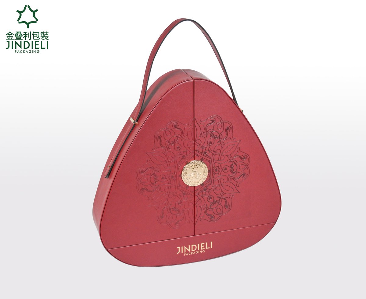 ZouJoey58066's tweet image. 💕Share a red exquisite leather packaging box.
🎁This packaging box adopts a unique shape design, with a handle design and exquisite patterns, combining luxury and practicality.
✨Welcome dm to order!

#packagingbox #packagingboxdesign 
 #custompackagingbox #perfume