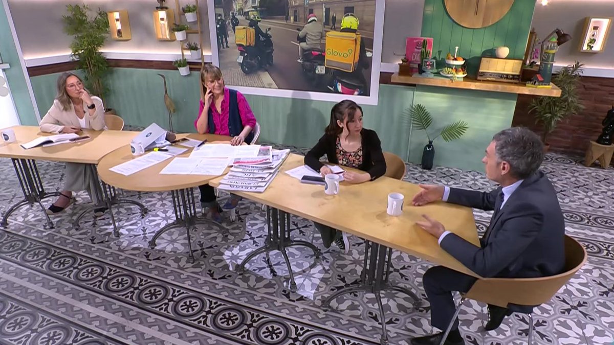 radio4_rne (@radio4_rne) on Twitter photo ☕️ Segona hora del <a href="/cafedidees_rtve/">Cafè d'idees</a>
📌 Feijóo podria impulsar una moció de censura | <a href="/RodolfoIrago/">Rodolfo Irago</a>
📌 L'acollida als temporers al pavelló de Fira de Lleida | <a href="/lourdesballarin/">Lourdes Ballarín Enjuanes</a>
📌 Càrtel de Glovo i Delivery Hero
📌 'Operación Apolo' | <a href="/sergimoyano_/">Sergi Moyano</a>
📻 rtve.es/a/16608079 ☕️ Segona hora del <a href="/cafedidees_rtve/">Cafè d'idees</a>
📌 Feijóo podria impulsar una moció de censura | <a href="/RodolfoIrago/">Rodolfo Irago</a>
📌 L'acollida als temporers al pavelló de Fira de Lleida | <a href="/lourdesballarin/">Lourdes Ballarín Enjuanes</a>
📌 Càrtel de Glovo i Delivery Hero
📌 'Operación Apolo' | <a href="/sergimoyano_/">Sergi Moyano</a>
📻 rtve.es/a/16608079