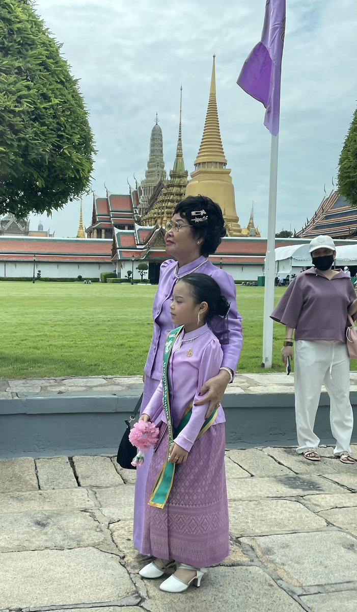 On behalf of <a href="/FRenThailande/">France en Thaïlande 🇫🇷🇪🇺</a> I 
had the honour to go today to the Grand Palace in #Bangkok #Thailand to sign the Royal Book of congratulations on the auspicious occasion of HM Queen Suthida Bajrasudhabimalalakshana’s birthday.