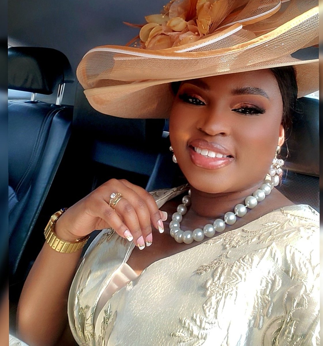 Au 6ème jour, Dieu créa l'homme et la femme et il vit que celà était très bon!
Que Juin te donne de ceuillir les meilleures récoltes. Que dans tes greniers: brillantes réalisations, rêves fous concrétisés et amour à satiété s'entassent au cours de ce mois.
Heureux mois de juin 😍