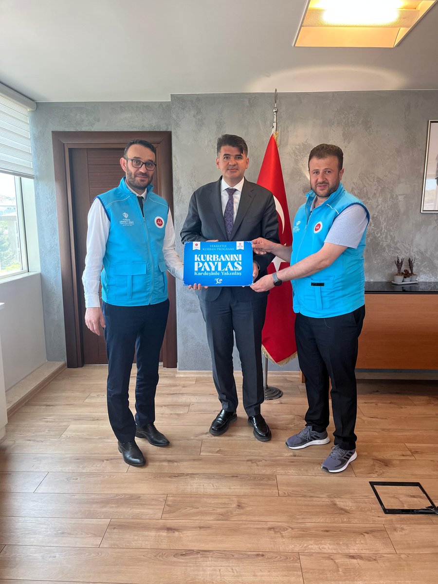 sariyerTDV's tweet photo. Sarıyer Kaymakamı Sayın Ömer Kalaylı, vekaletle kurban bağışını Türkiye Diyanet Vakfı Sarıyer Şubesi'ne emanet etti.

Kendilerine teşekkür ediyor, tüm bağışçılarımıza şükranlarımızı sunuyoruz. https://t.co/H5ghRqqyzf