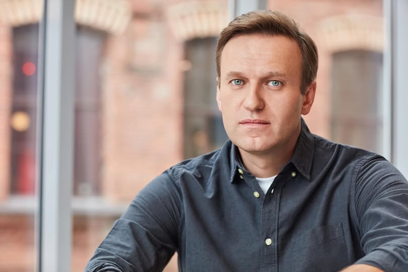 Завтра тебе бы могло исполниться 49. И ты мог бы и должен был быть на свободе... И тогда ничто не радовало бы нас больше, чем это.
Но тебе навечно 47. Потому что тебя убил подлейший из трусов. Потому что трусами были все мы. И не смогли вырвать тебя из его лап.
#АлексейНавальный