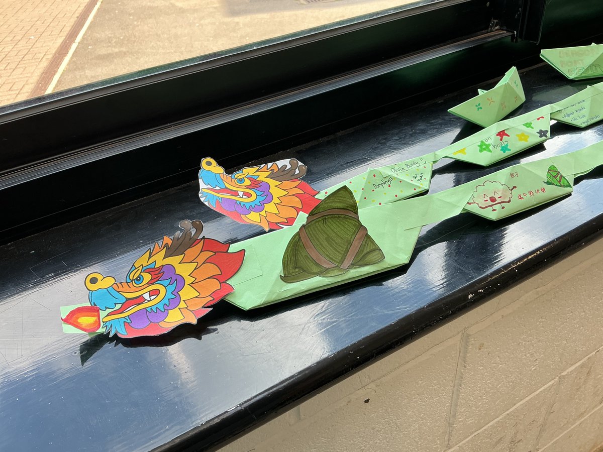 Huge thanks to 8NJW and 8CD/Md1 for all their amazing work putting together our exhibition about the Dragon Boat Festival! 🐉