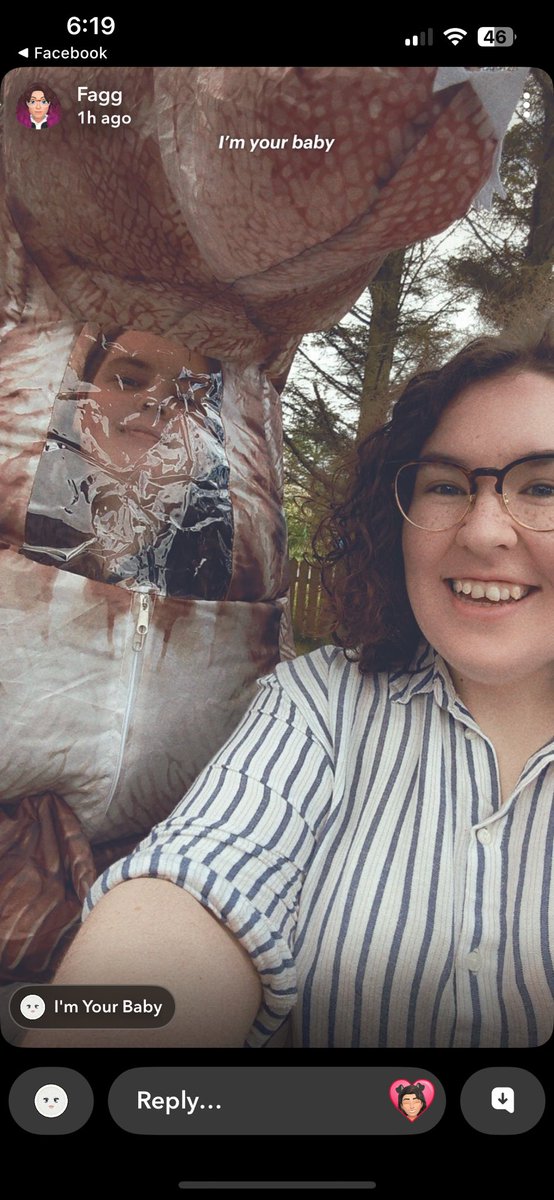 _Emma_1996's tweet image. 2 of my fave things my girl and dinosaur’s 😅