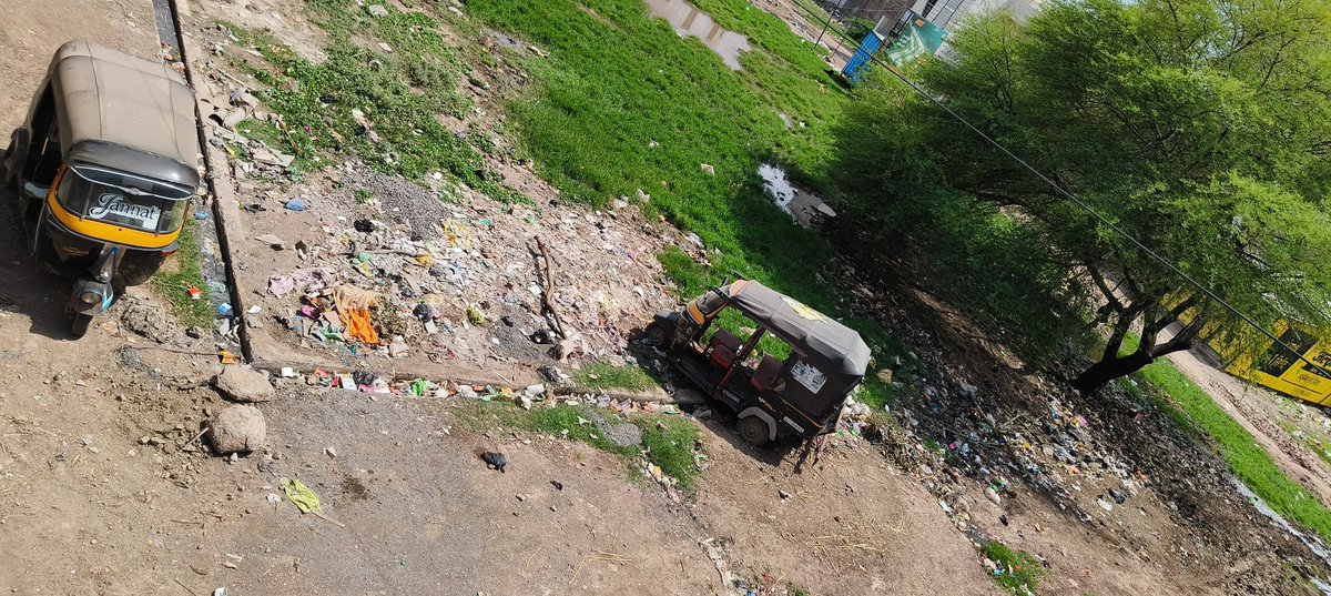 iamspydan's tweet photo. Residents of Aqsa Colony, Malegaon, r facng severe issues: uncollected garbage, nonexistent roads, overflowing sewage. Despite repeated complaints, there's been no action.#MALEGAON #SwachhBharat @Malegaon_MCorp @SwachhBharatGov @MoHUA_India @mygovMaha @asadowaisi @aimim_national https://t.co/Uum2fDnE0s