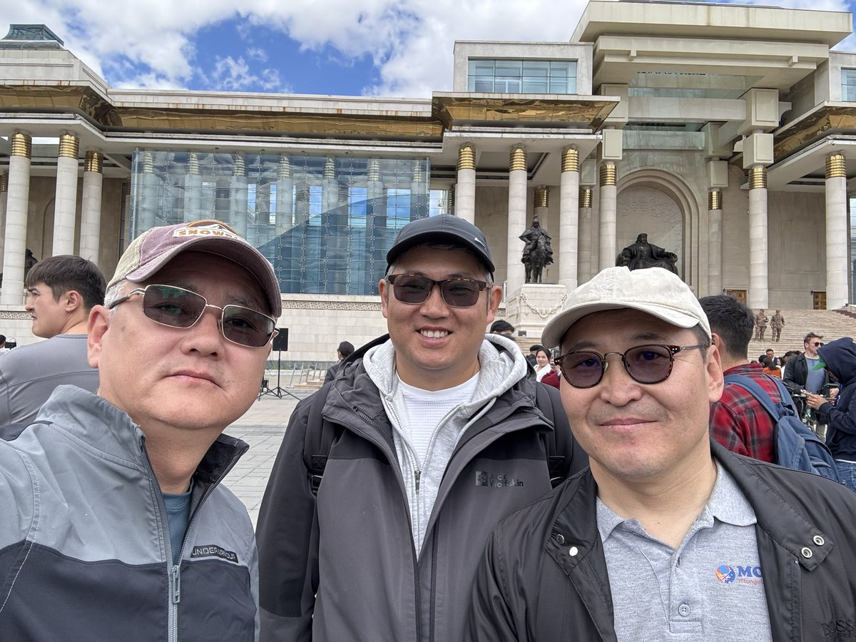 Лутаа Отганбат хоёртоо талархаж бна та хэд бүгдийн эхлэл байсан шүү