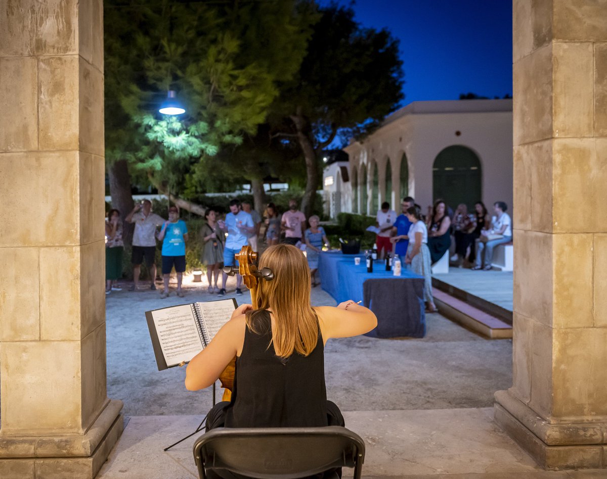 🍷🎶 Amants del vi i la música? No us perdeu l'activitat "Mar de sons i vi" d'aquest diumenge. Veniu a descobrir el museu amb una visita guiada que acabarà al jardí amb un tast de vins i caves <a href="/dopenedes/">DO Penedès</a> amb audició de violoncel.
👉🏼 +info i entrades: paucasals.org/activitat/mar-…