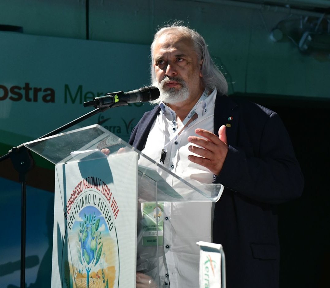 📢 “Coltiviamo il futuro: impresa, partecipazione, sostenibilità”: oggi #3giugno a #Bologna il "II Congresso nazionale <a href="/TerraVivaCisl/">Terra Viva Cisl</a> " 🌱
🗣️Aprono i lavori i saluti del nostro segretario generale <a href="/filippopieri/">Filippo Pieri</a>, del segretario generale regionale della Fai Daniele Saporetti e del