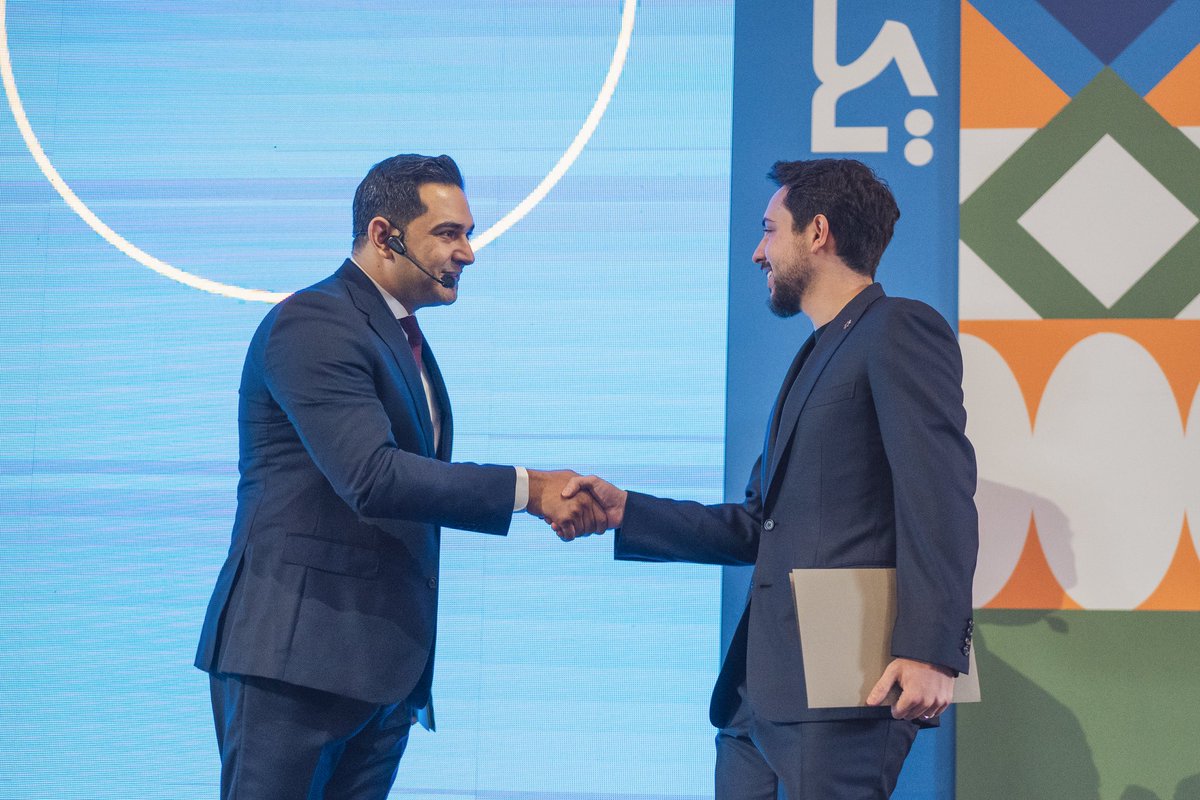 تشرفت بأن أقدم كلمة مؤسسة ولي العهد في منتدى تواصل 2025.
أما اللحظة الأهم، التي ستبقى خالدة في قلبي، فكانت عندما قدمتُ صاحب السمو الملكي الأمير الحسين بن عبدالله الثاني، ولي العهد المعظم، لإلقاء كلمته أمام الحضور.
كل الشكر لمؤسسة ولي العهد على هذه الثقة والدعوة الكريمة.