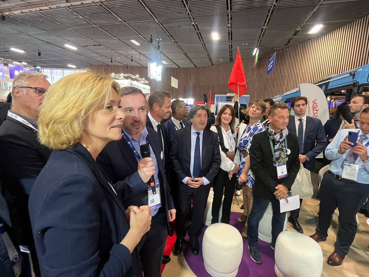 🔴 La présidente de la Région <a href="/iledefrance/">Région Île-de-France</a>, <a href="/vpecresse/">Valérie Pécresse</a>, est présente sur notre stand <a href="/FranceTravail/">France Travail</a> IDF au <a href="/salon_amif/">Salon de l'AMIF</a> 2025

🤝 Échanges avec @geraldmarol sur l'Art d'Accéder à l’Emploi et les DSVE : valoriser les soft skills au service du recrutement