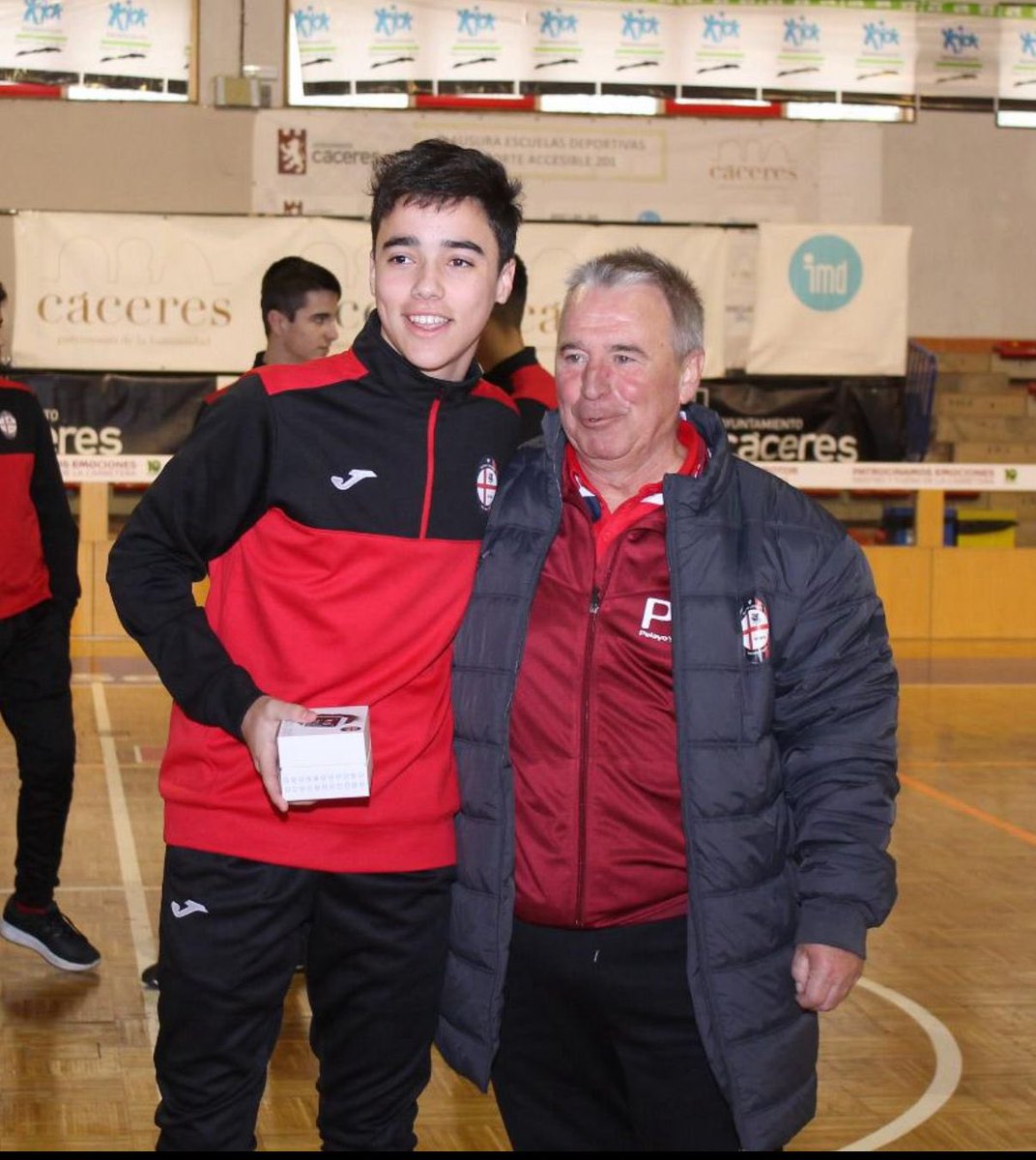 a11redondo's tweet photo. Personas como él ya no quedan en el mundo del fútbol. D.E.P. Boby https://t.co/a4zLG4Q55J