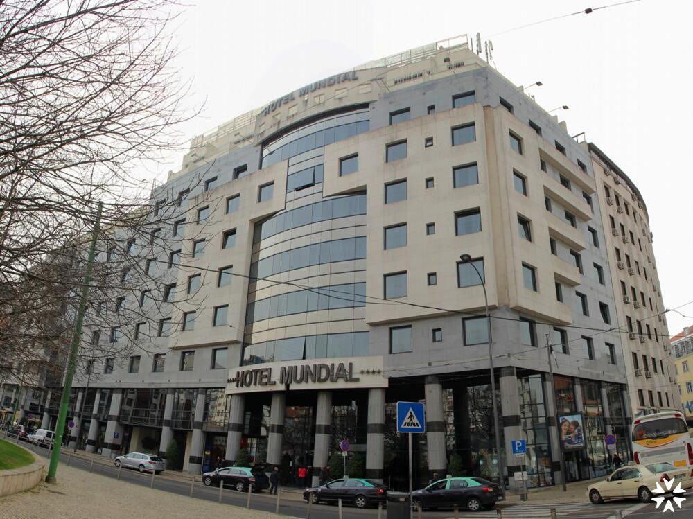 aiqueparvo's tweet image. futuras gerações nunca saberão a relação entre estas duas imagens.