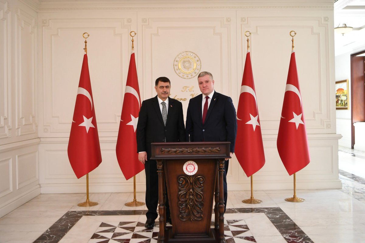 Ukrayna Maslahatgüzarı Oleski Chernshev ve beraberindeki heyet, Ankara Valisi Vasip Şahin’i makamında ziyaret etti.