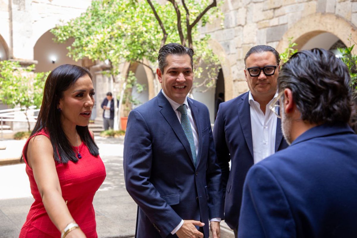 Secretaría de Desarrollo Energético Sustentable (@sedesjalisco) on Twitter photo En el <a href="/GobiernoJalisco/">Gobierno de Jalisco</a> no damos pasos sin asegurarnos de que estén jurídicamente firmes.
El día de ayer, tuvimos una gran reunión con la Consejera Jurídica del Estado y el equipo de la <a href="/SedecoJalisco/">SEDECO JALISCO</a> para fortalecer ese compromiso. En el <a href="/GobiernoJalisco/">Gobierno de Jalisco</a> no damos pasos sin asegurarnos de que estén jurídicamente firmes.
El día de ayer, tuvimos una gran reunión con la Consejera Jurídica del Estado y el equipo de la <a href="/SedecoJalisco/">SEDECO JALISCO</a> para fortalecer ese compromiso.
