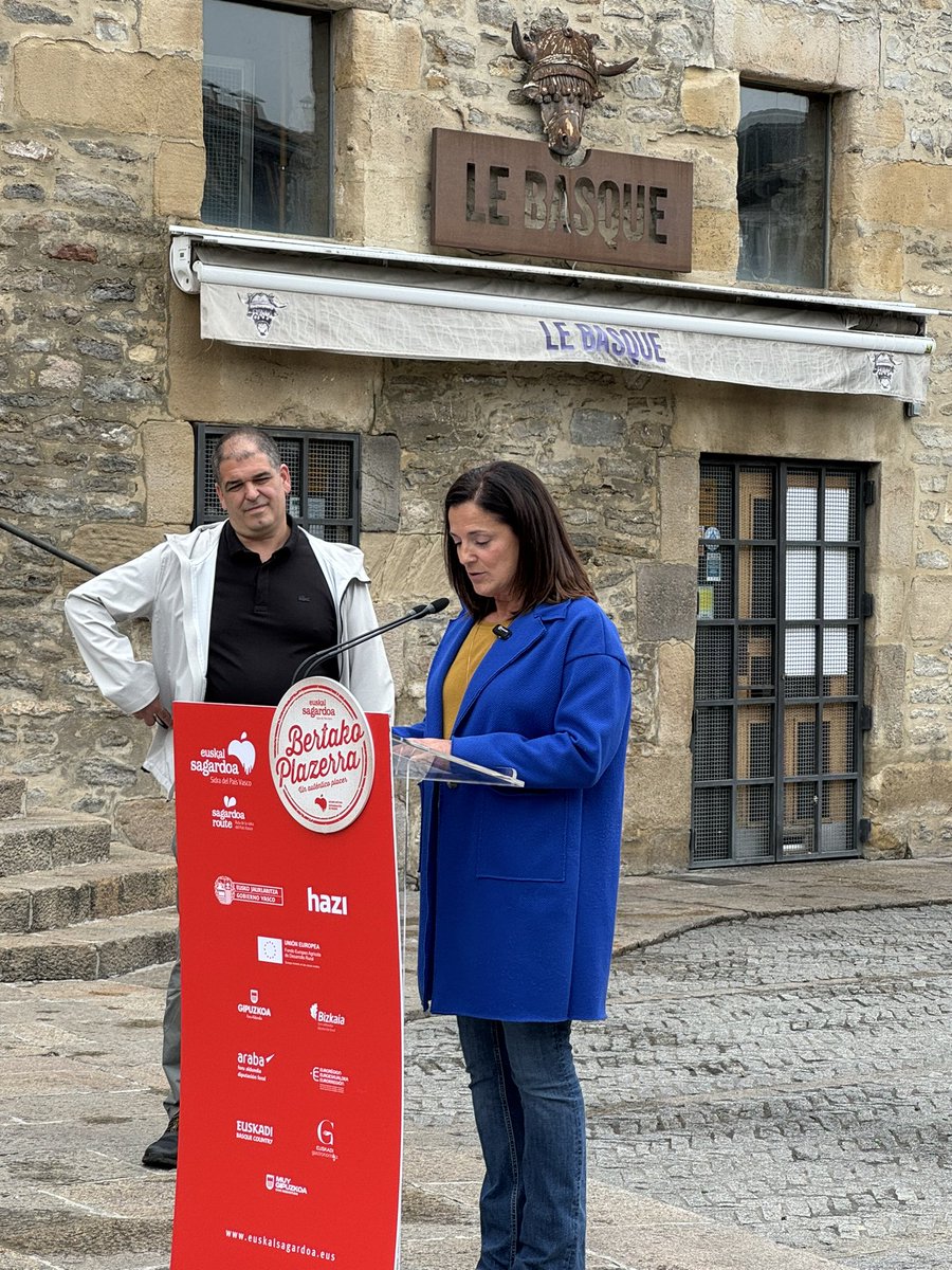 Beatriz Artolazabal, Teniente de Alcaldesa del Ayuntamiento de Vitoria-
Gasteiz: “Os abrimos las puertas de nuestra casa para disfrutar de un producto de calidad tan nuestro. Nos vemos el sábado en esta Plaza del Matxete.”