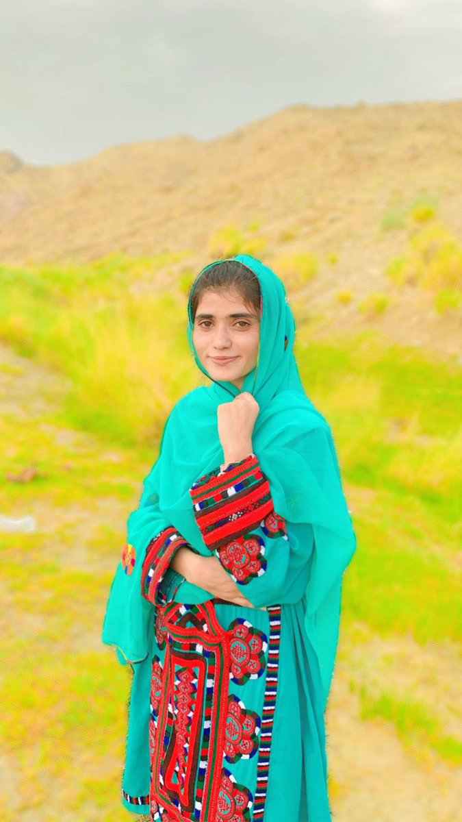 udadost's tweet photo. Family of #MahjabeenBaloch received mutilated bodies of their loved ones.
Faced years of harassment.
Now, daughter and a son are behind torture cells.
Kindly be their voice. 

#ReleaseMahjabeenAndYounusBaloch 

@sadiabalochssb @HRCBalochistan @hrw @amnesty @AWGoraya @amnestysasia https://t.co/gRsY75QyP0