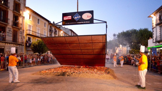 ftorodelidia's tweet image. ⛔️ Animalismo no es que te gusten los animales, es el fin de nuestra manera de vivir. El animalismo es prohibir... la Fiesta de la longaniza de Graus (Huesca), donde se cocinan más de 1.000 kilos de este producto.
#IndustriaAnimalista
#DescubriendoelAnimalismo