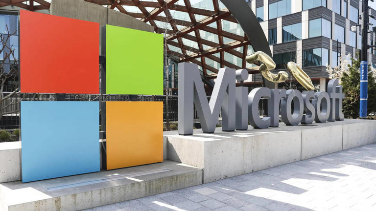 ColAtulBakshi's tweet image. Microsoft&apos;s Chief Product Officer says coding still matters.
But 2,000+ engineers just lost their jobs.
 The contradiction of the AI era?
#Coding #Microsoft #TechCaree
msn.com/en-in/news/oth…