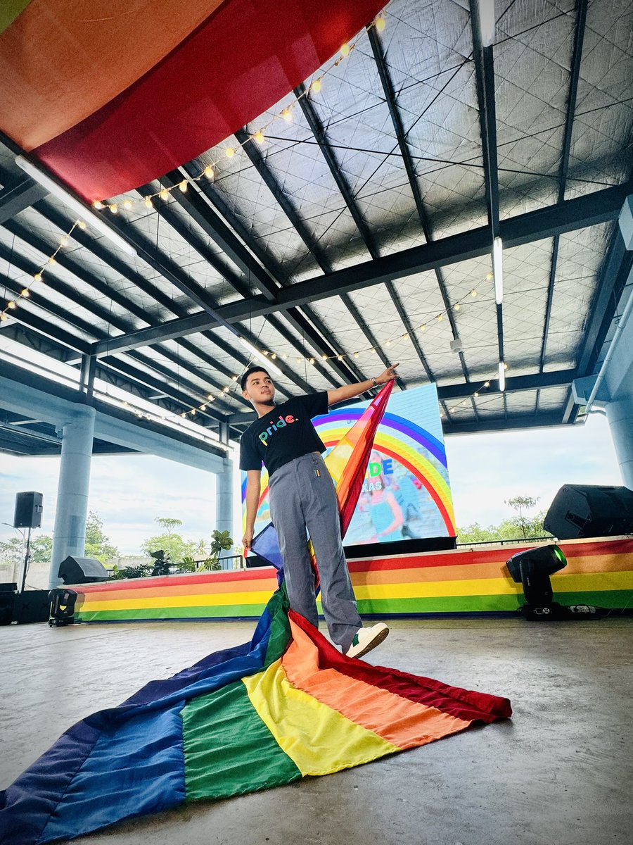 _mikeignacio's tweet image. Posting this again cause it’s my fave Pride photo of me. Happy Pride everyone 🏳️‍🌈